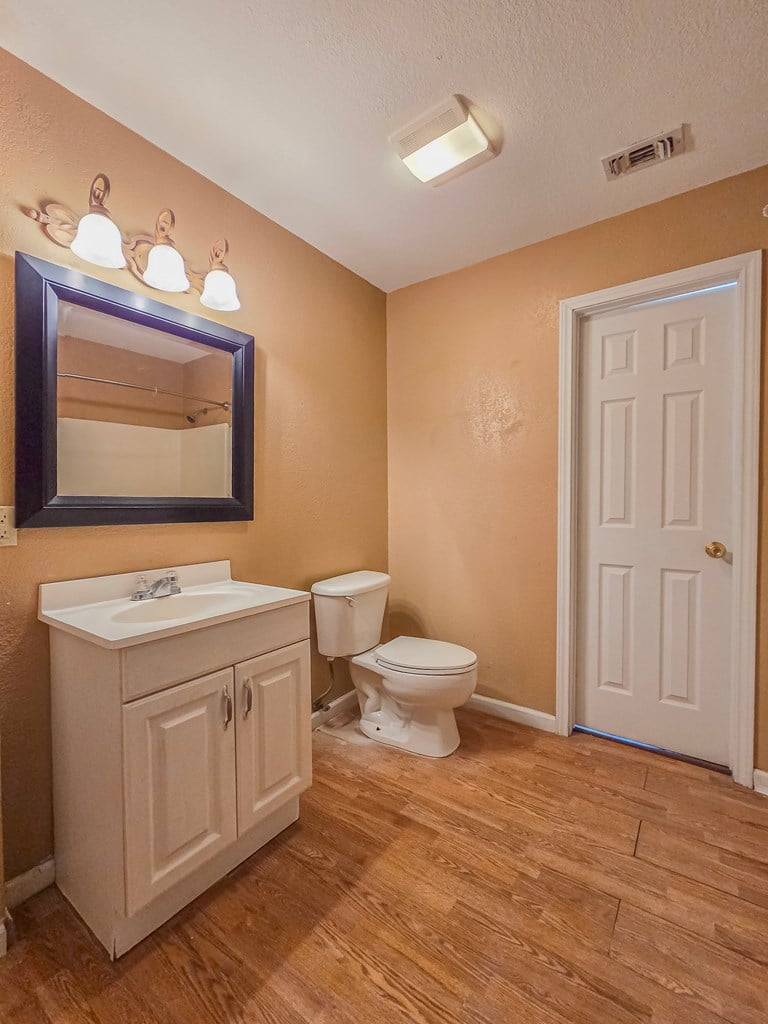 2101 Pershing Cir