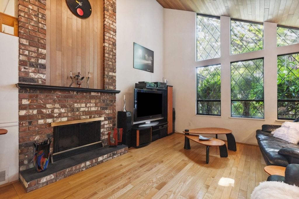 5195 Sapphire Pl