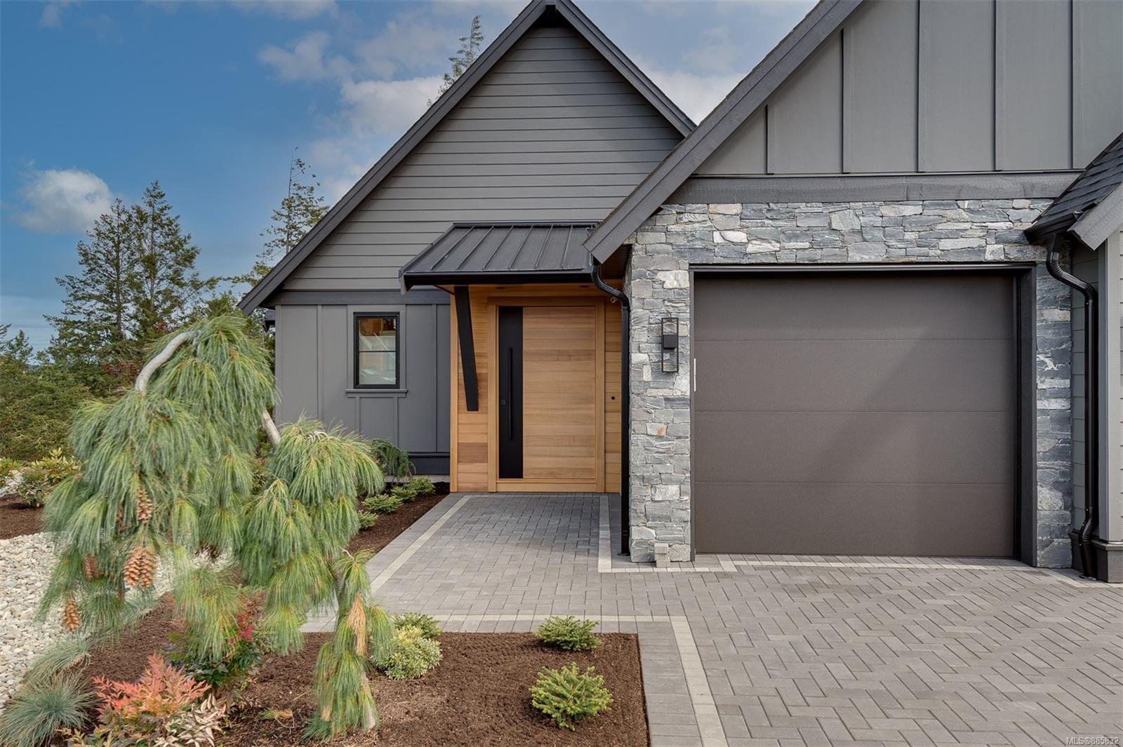 2046 Pinehurst Terr