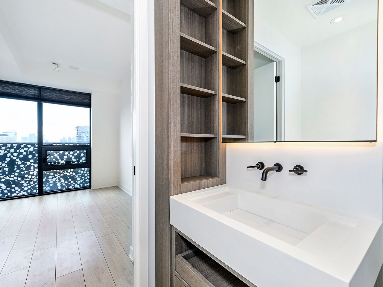 55 Charles St E Unit: 2604