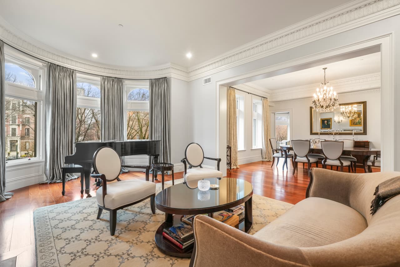 Boston Condo Where Tom Brady Lived While Dating Gisele Bündchen Sells for $8.4 Million