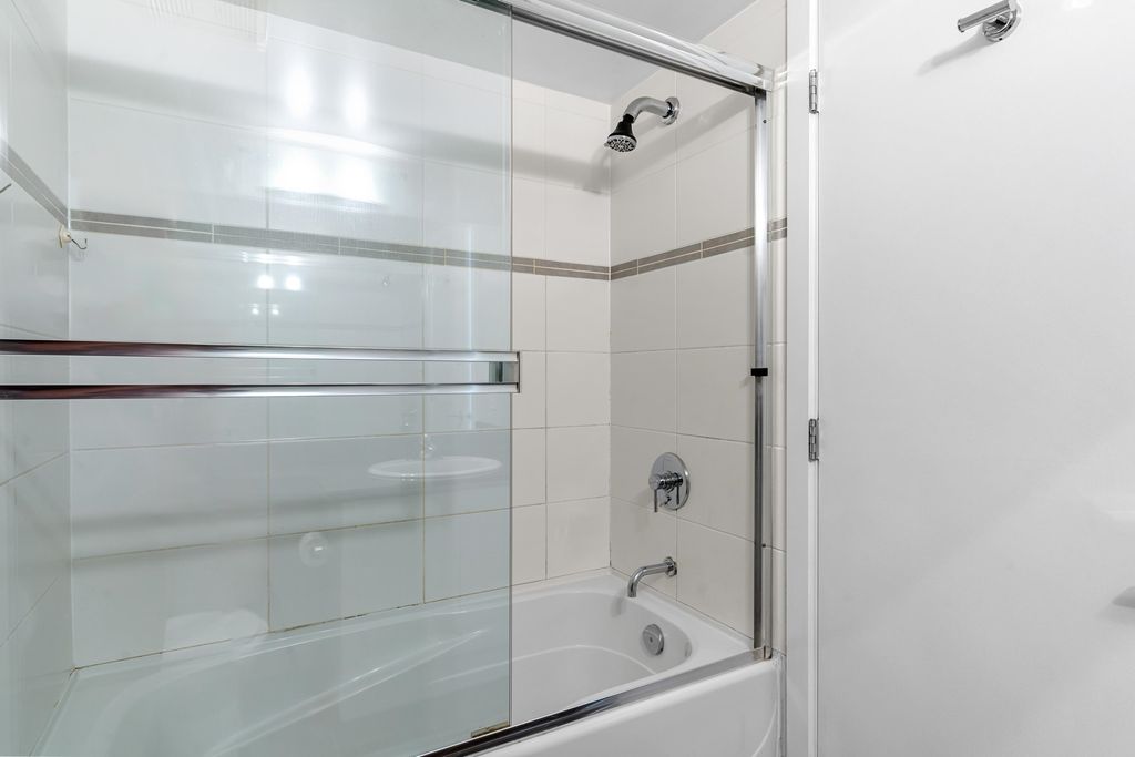 833 Agnes St, #807