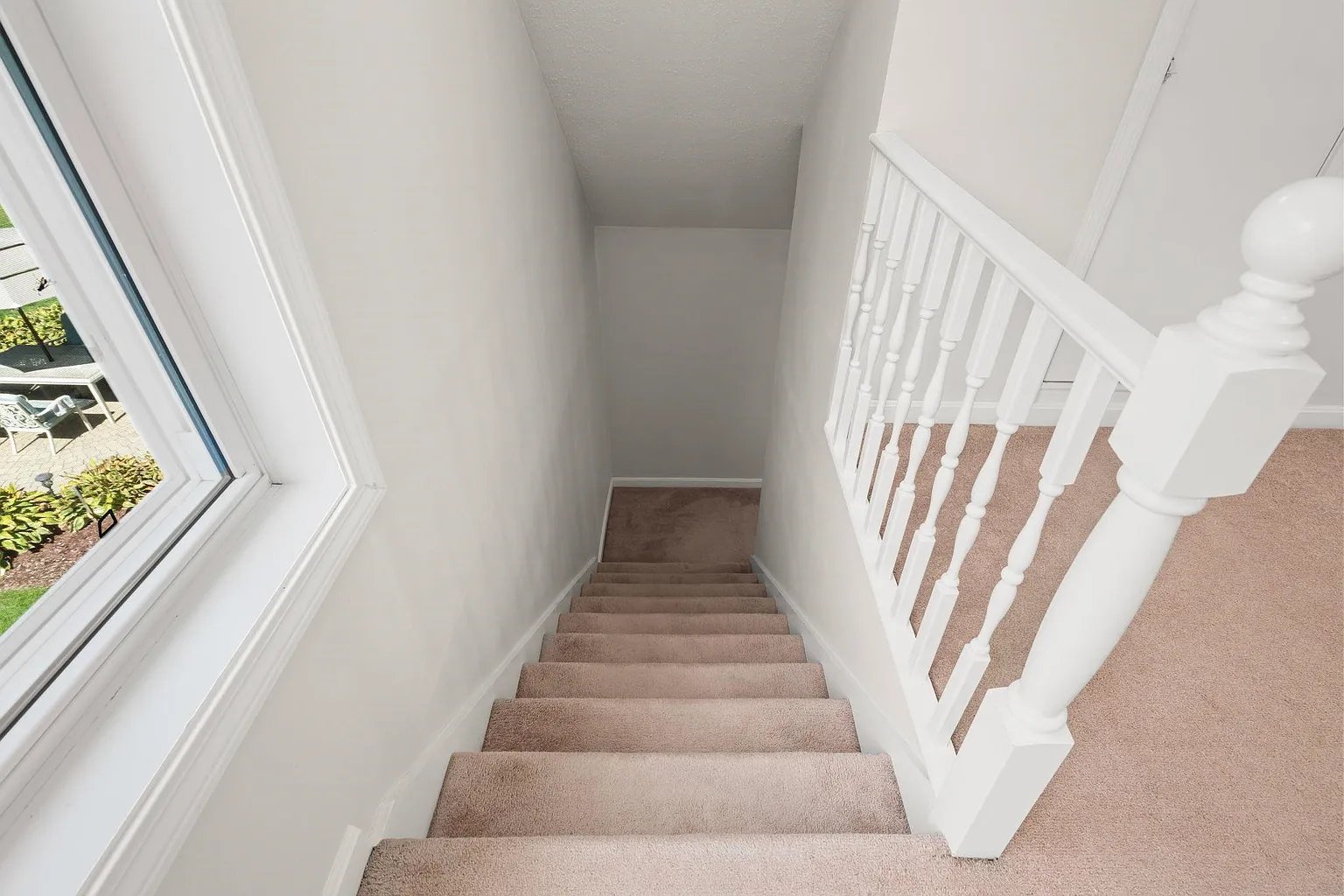 2 Brookside Ln