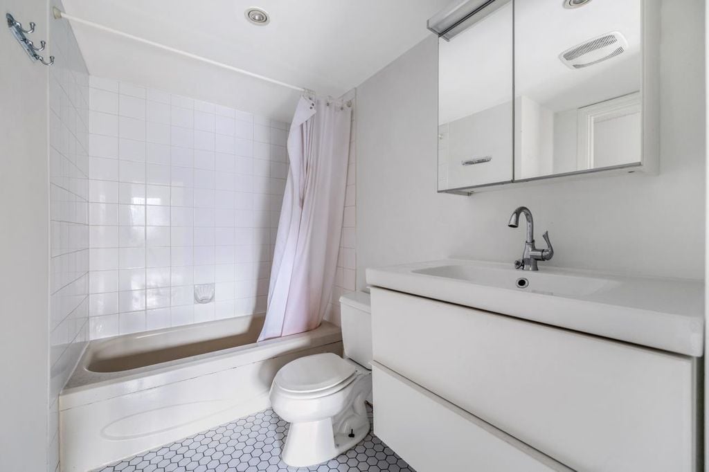 2215 Dundas St, #207