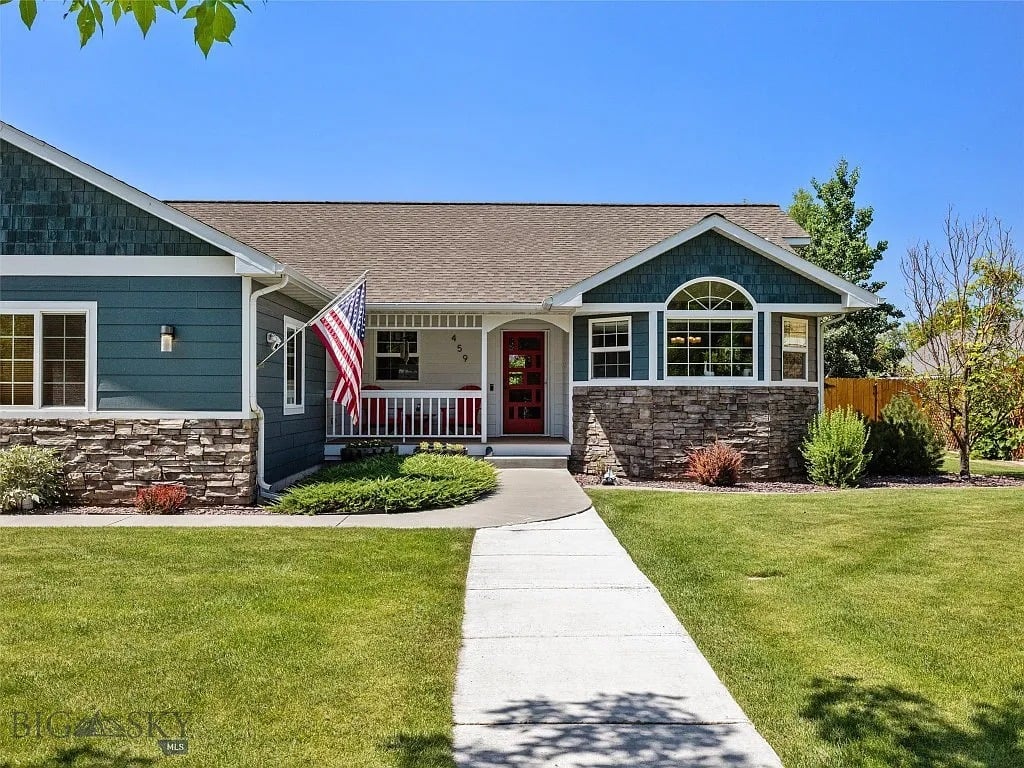 459 Mactavish Ln