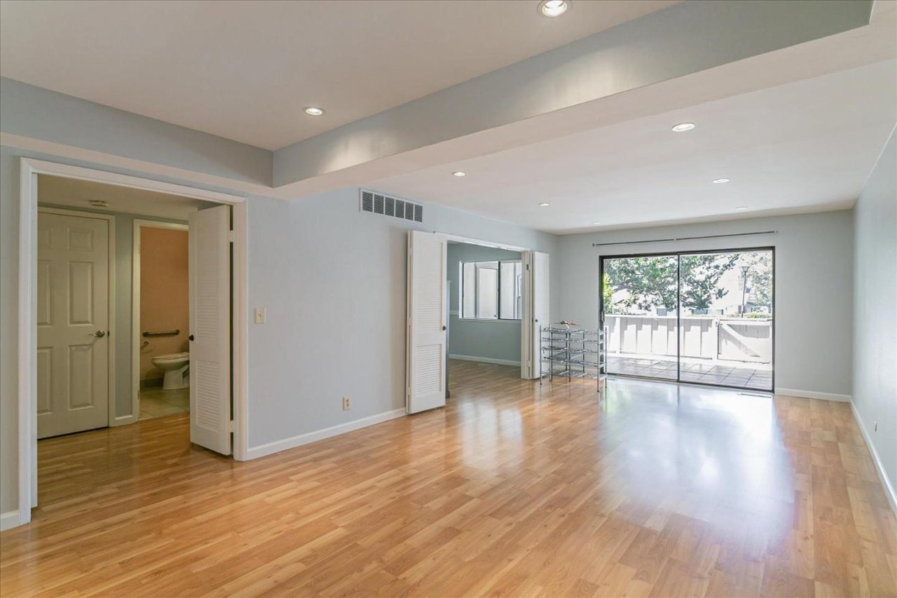 5084 Cribari Bluff