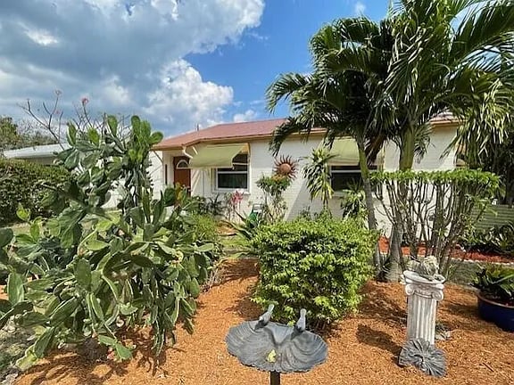 1502 N Ocean Breeze N
