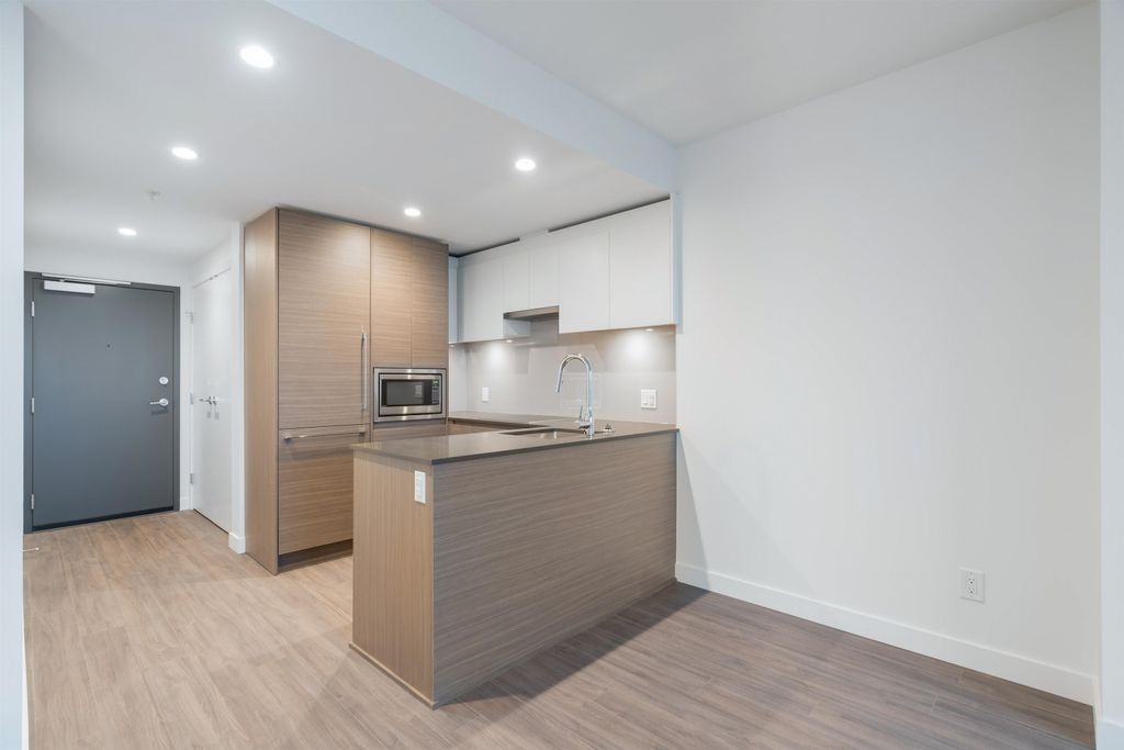 13615 Fraser Hwy, #402