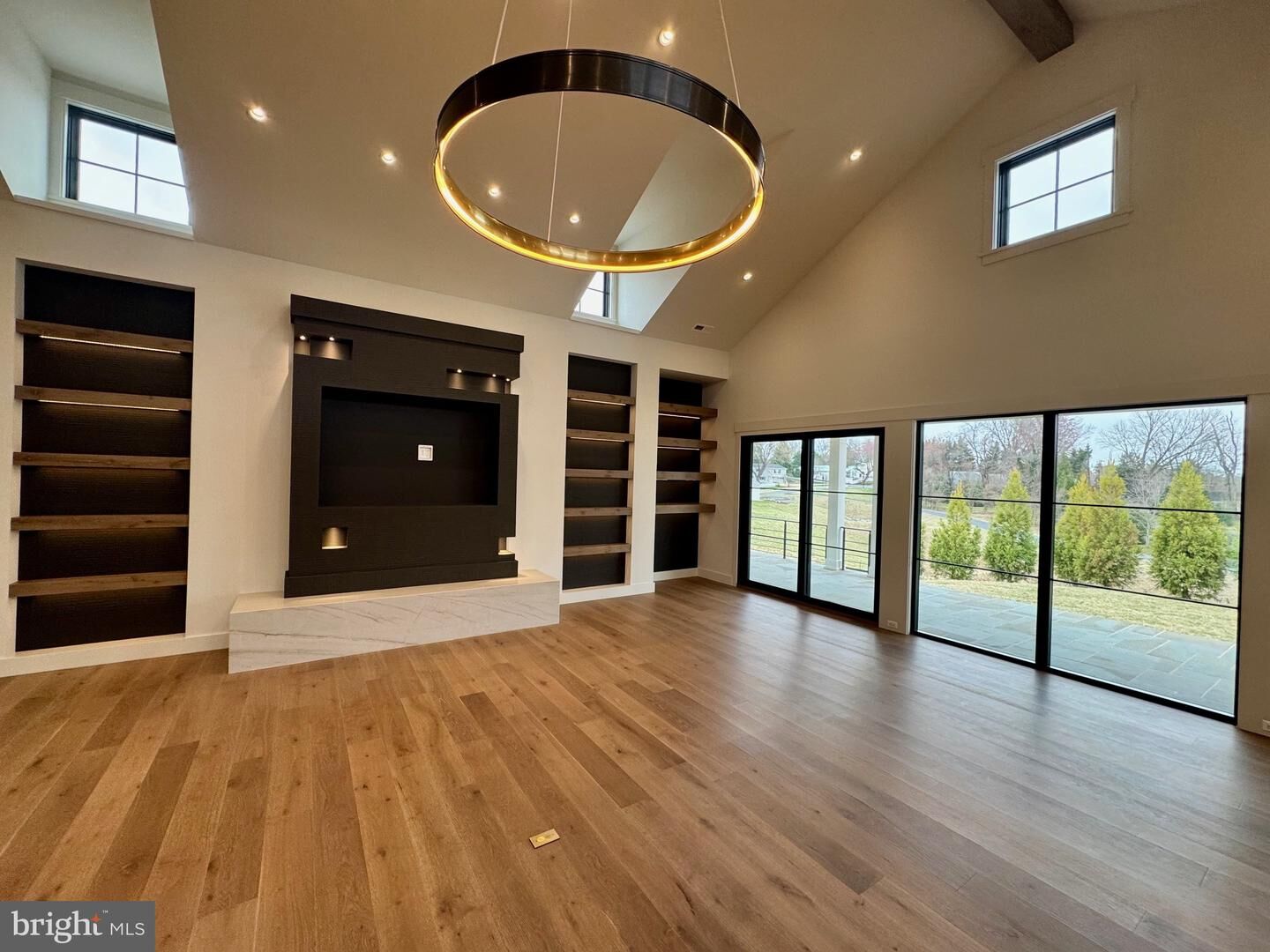 4 Foxtrot Knoll Ln