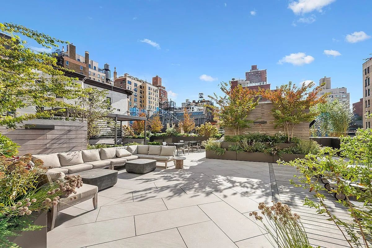 40 E 94th St Apt 17A