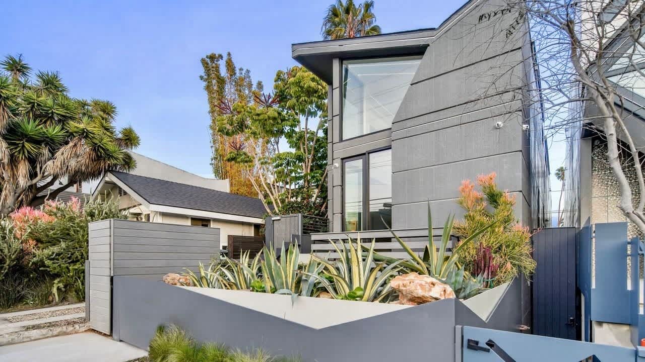 LA Home Designer Unveils 'Glass Ladies,' a Modern Take on San Francisco's Painted Ladies Homes