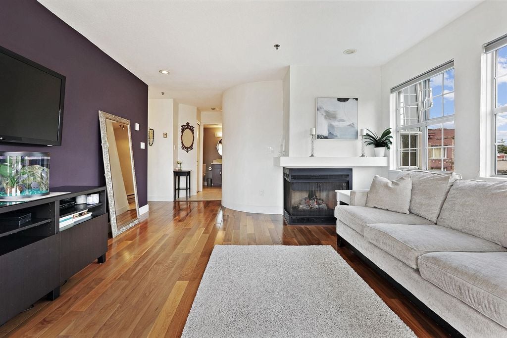 2091 Vine St, #PH1