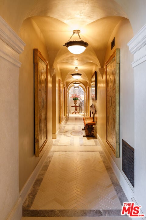 38 Beverly Park Cir