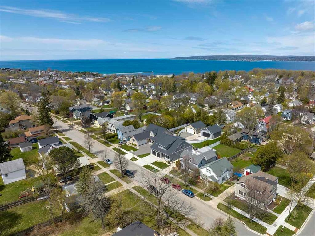 917 Grove Street, Petoskey MI 49770