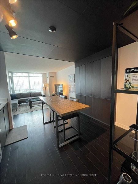 10 Capreol Court 605