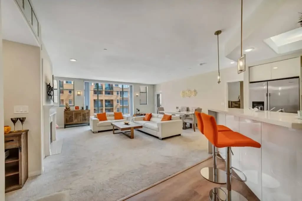 [Virtual Tour] Extensively Remodeled 1,421 SqFt Condo in Ideal Downtown Location