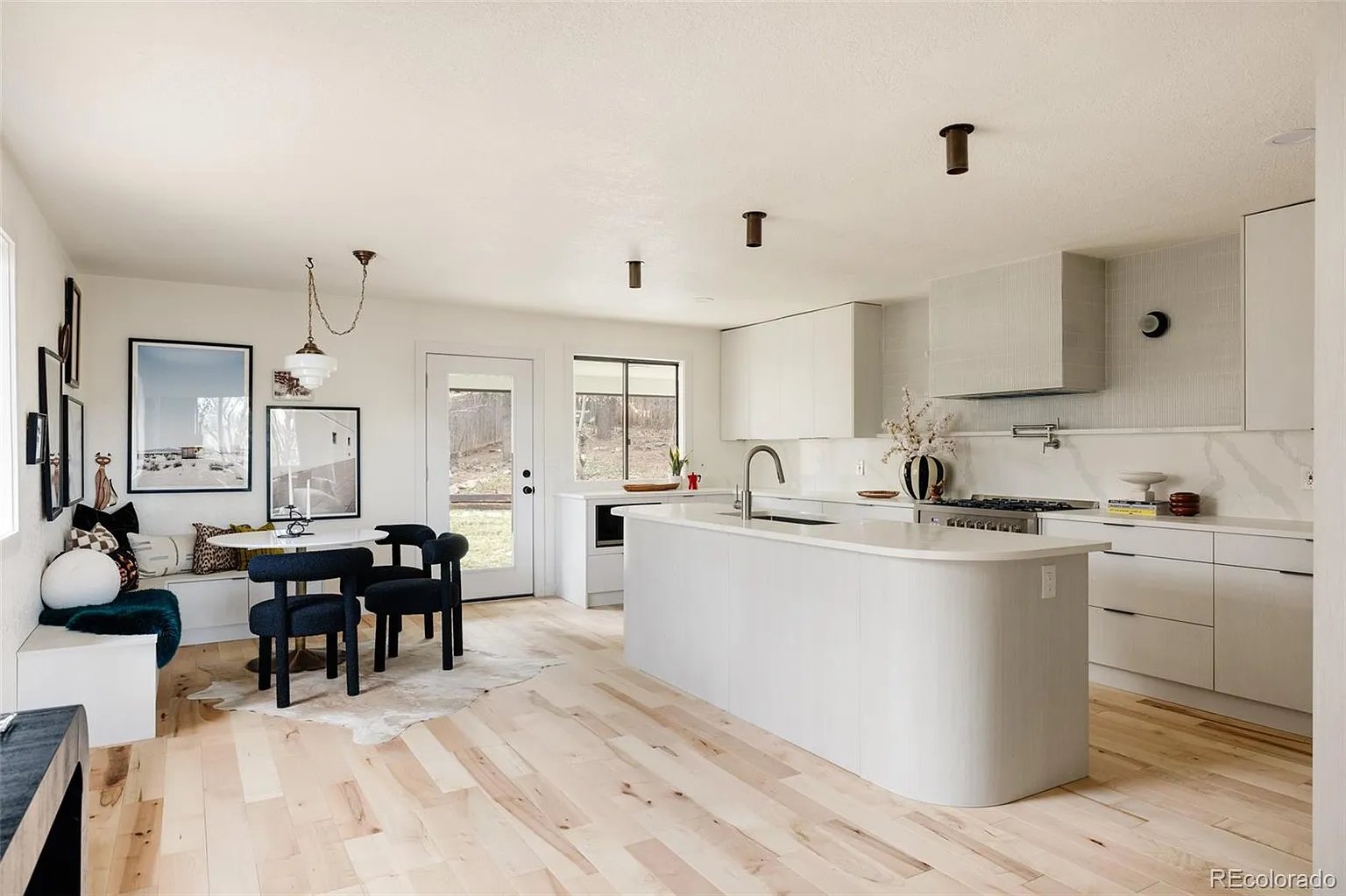 436 Devinney Ct