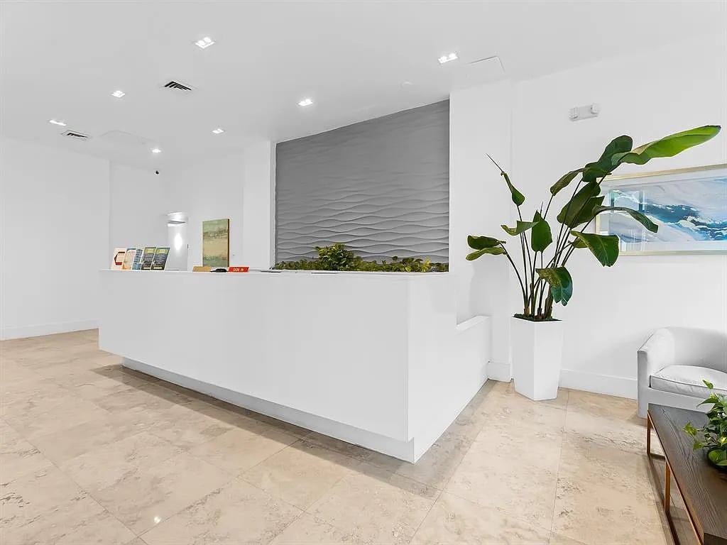 2101 S Ocean Drive 801