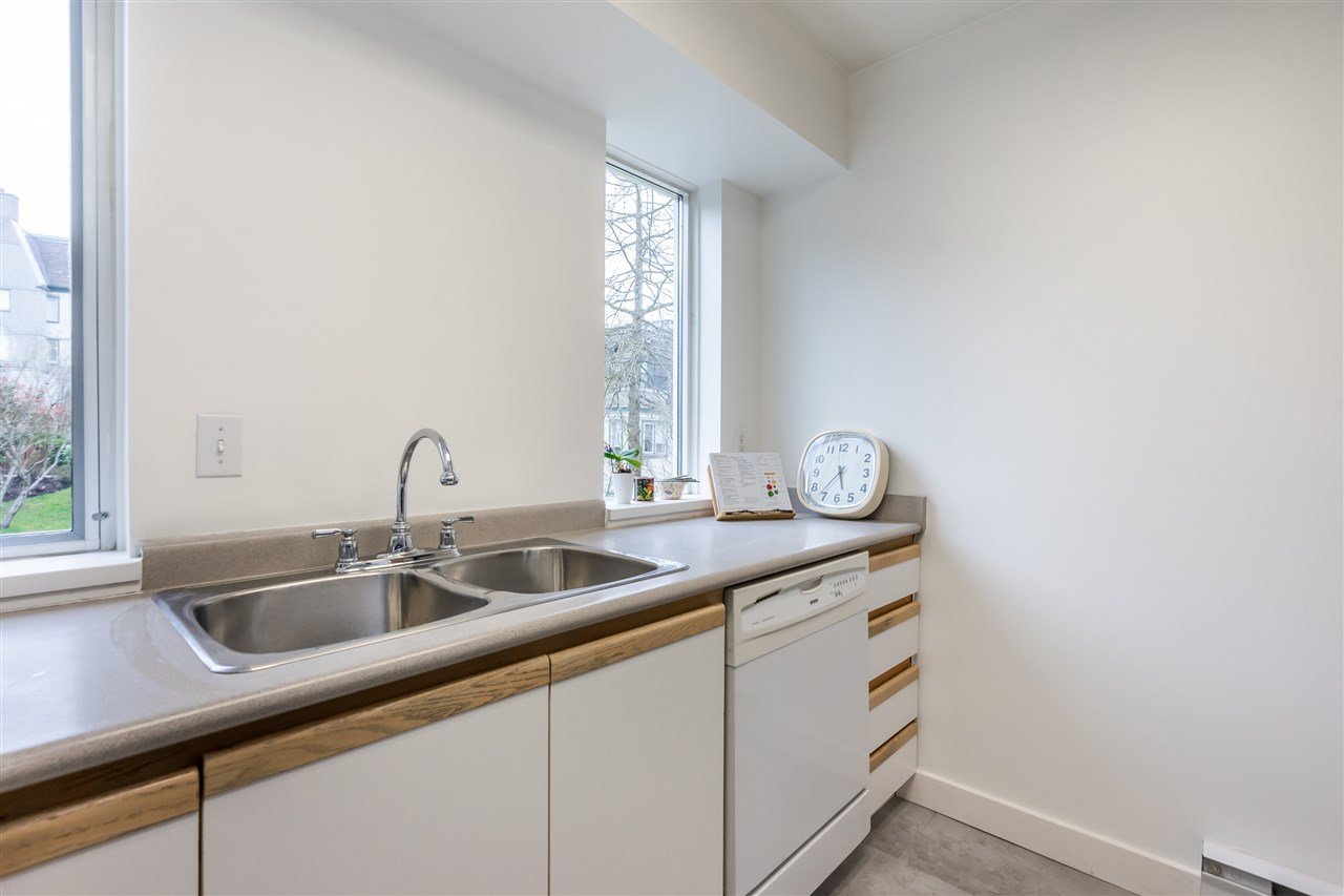 21-1215 Brunette Ave