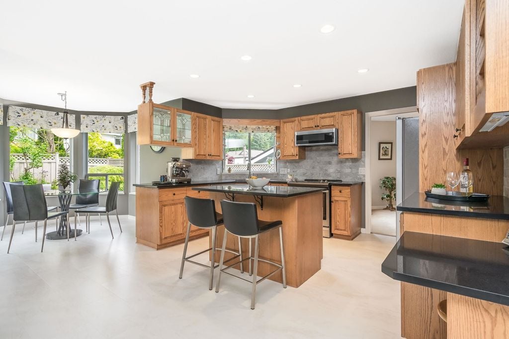 24 Ravine Dr