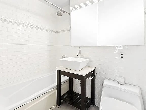 40 E 9th St, #12H