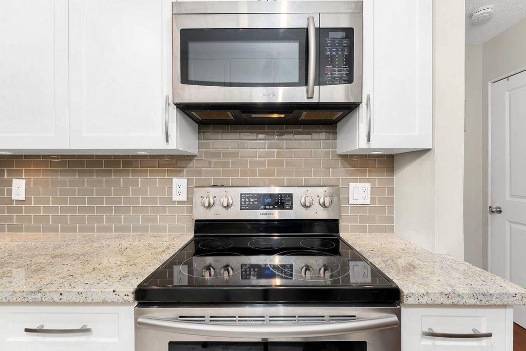 1250 Premier St
