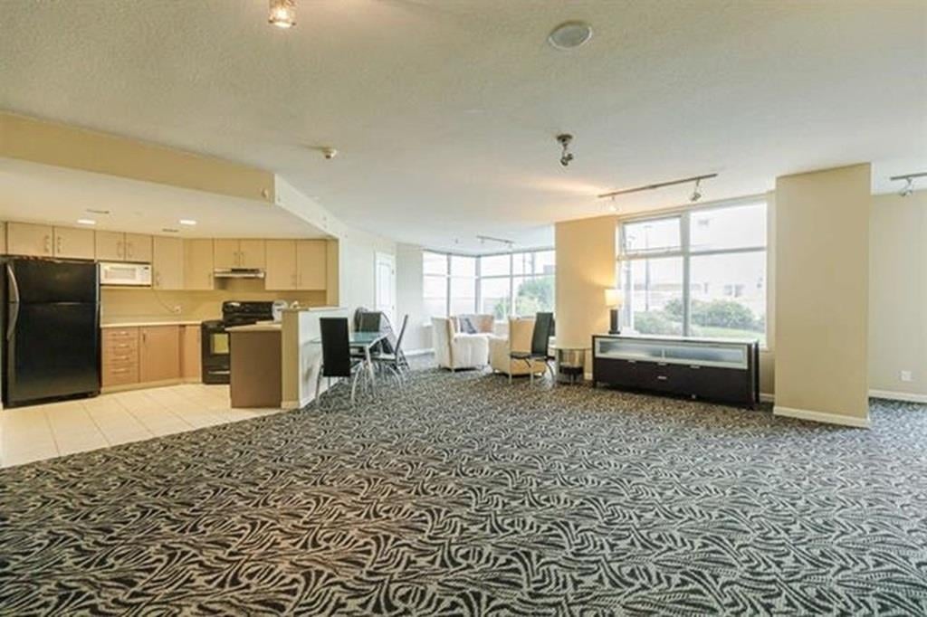 904-9288 University Cres