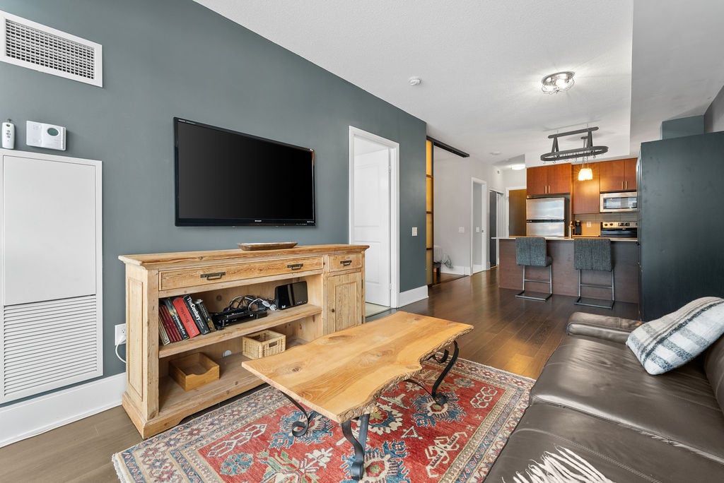 560 Front Street West, Suite 621