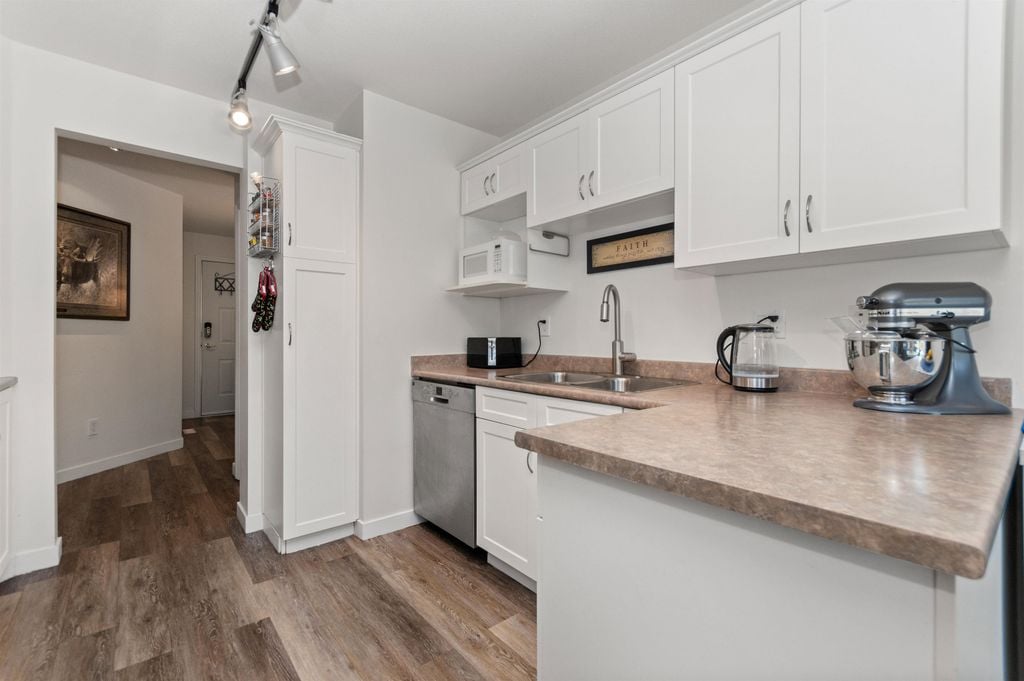 1530 Mackay Crescent, #12