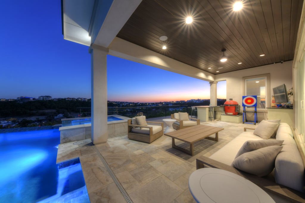 Luxury Living with a Pool and Stunning Views in Cresta Bella