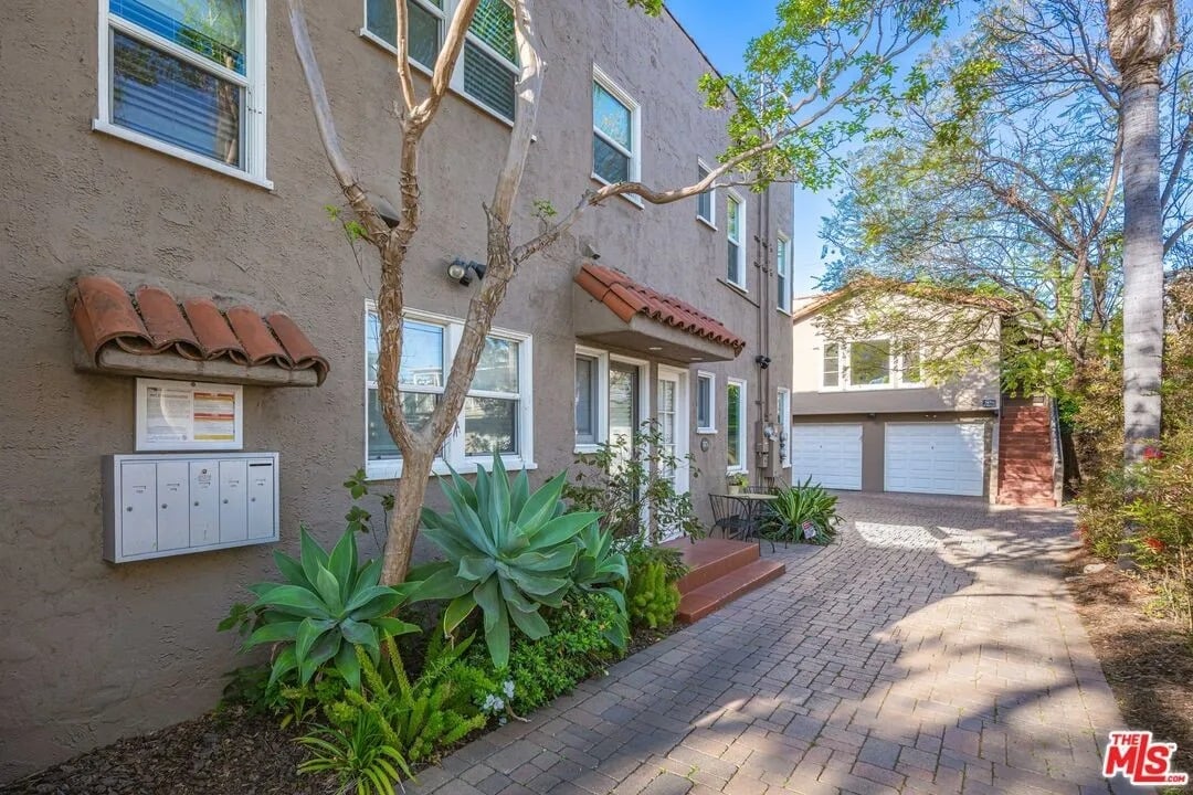 745 Hayworth Ave.