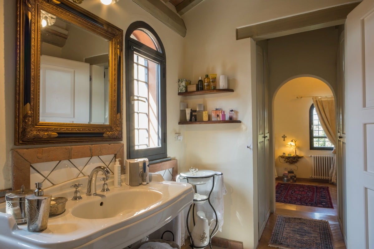 Villa In The Tuscan Hills