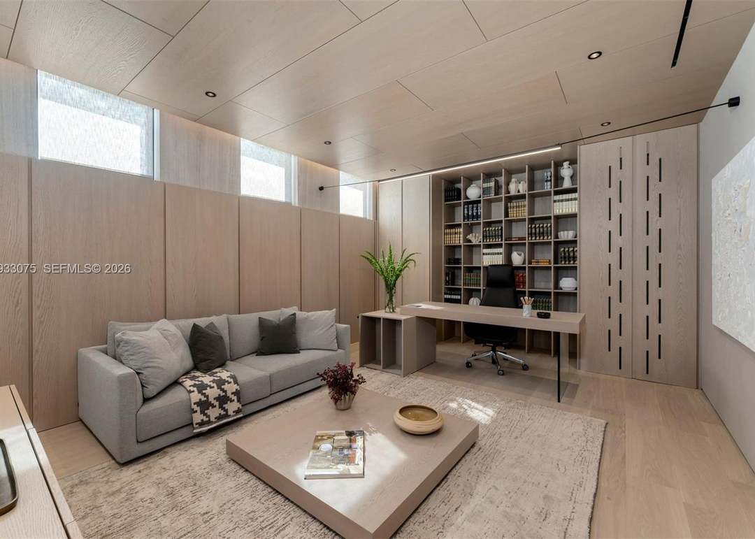 661 Melaleuca Ln