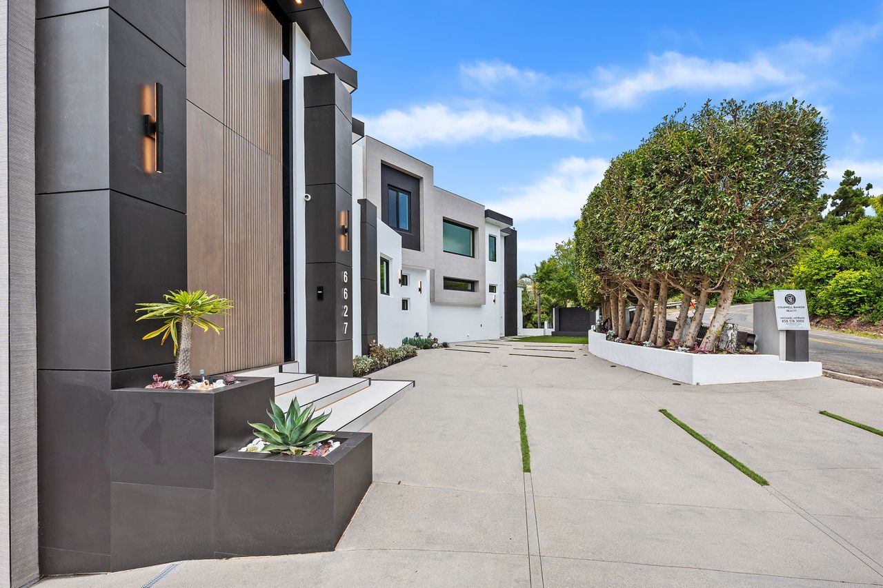 6627 Muirlands Dr, La Jolla, CA 92037