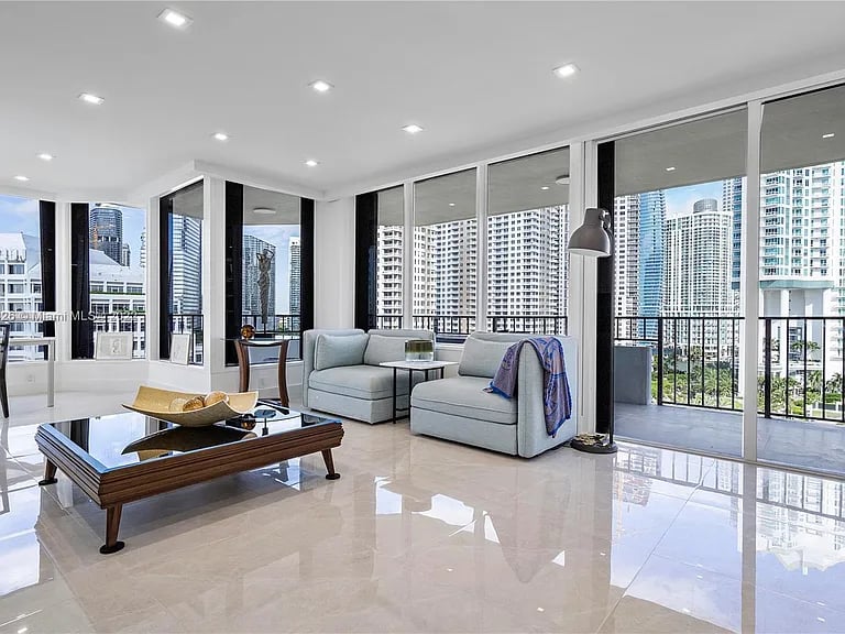 520 Brickell Key Dr #A1521