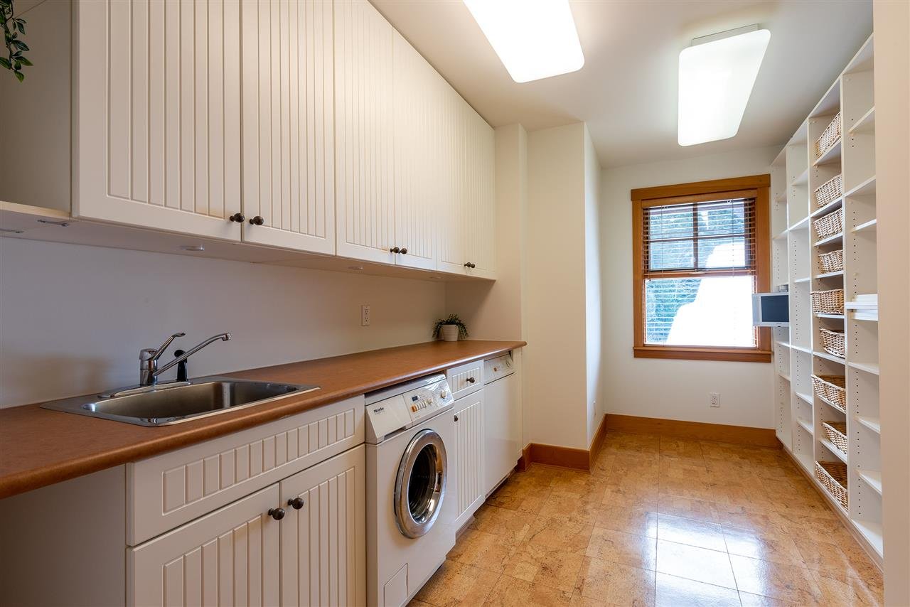 4-4676 Blackcomb Wy