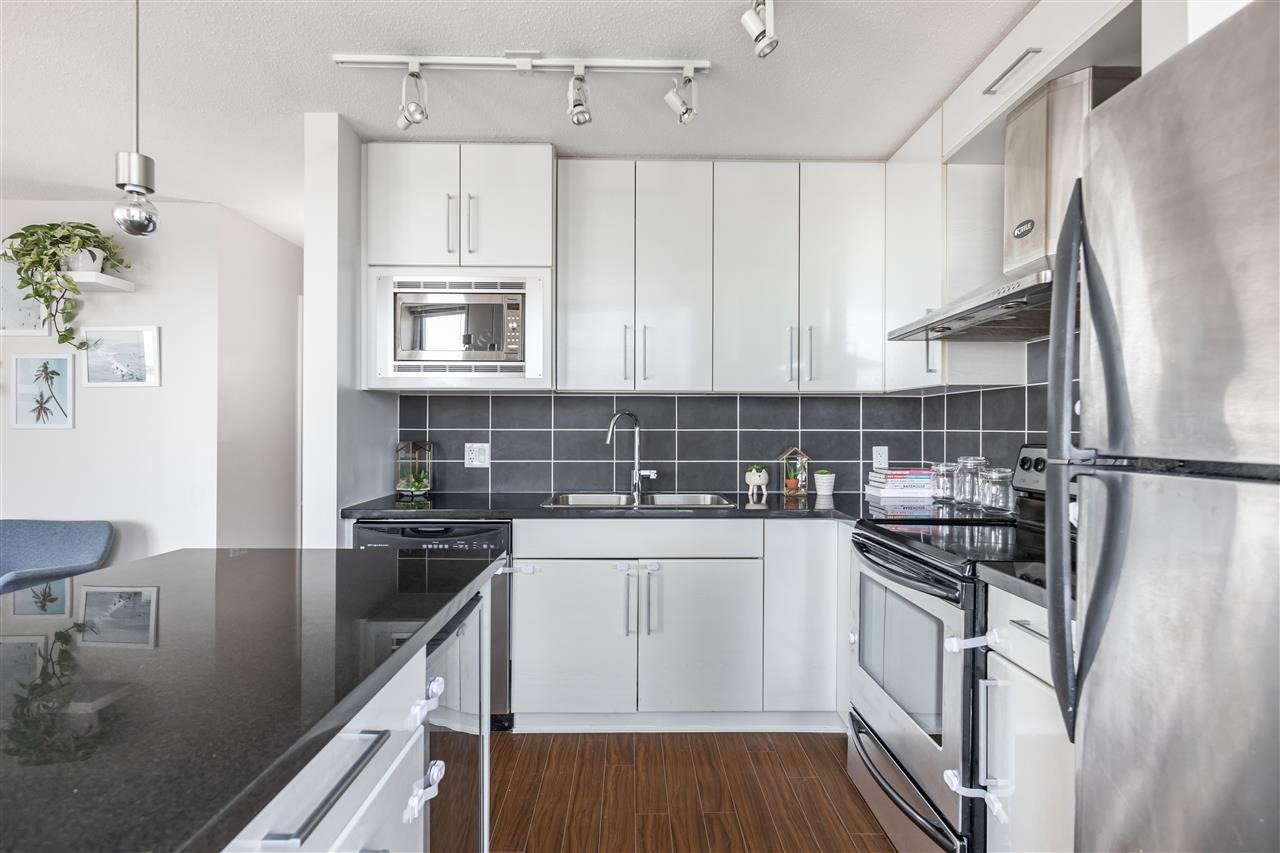 188 Keefer Pl, #1607