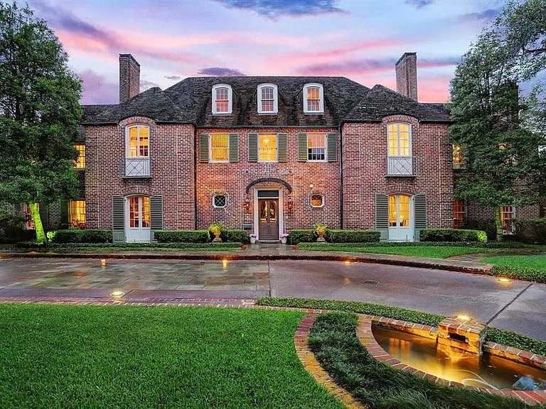 3389 Inwood Dr