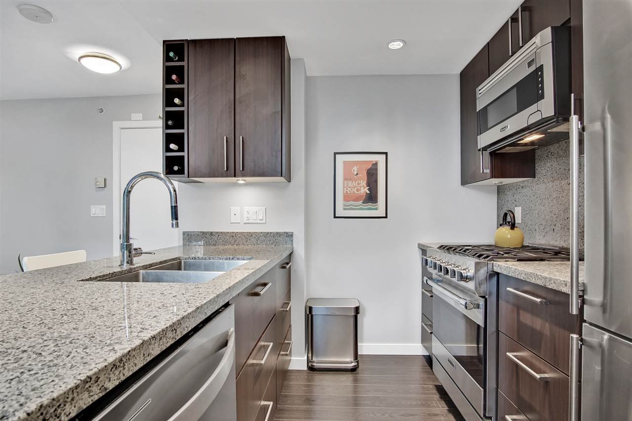 312-1708 Columbia St