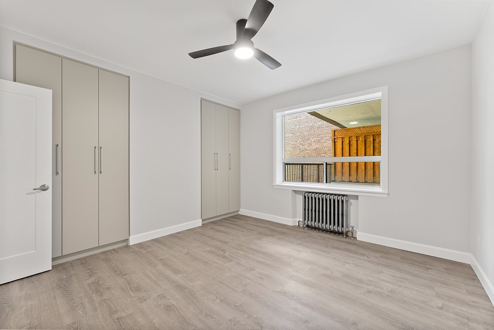 24 Shallmar Boulevard 311, Toronto C04 Unit: 311