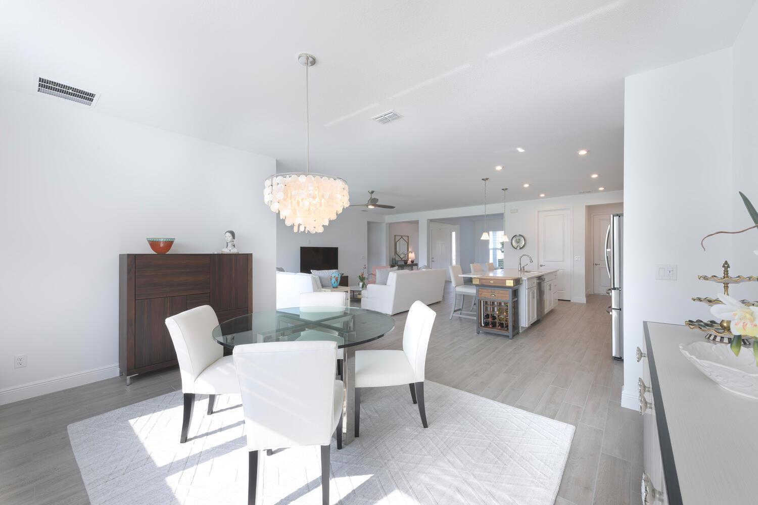 6358 Arcadia Square