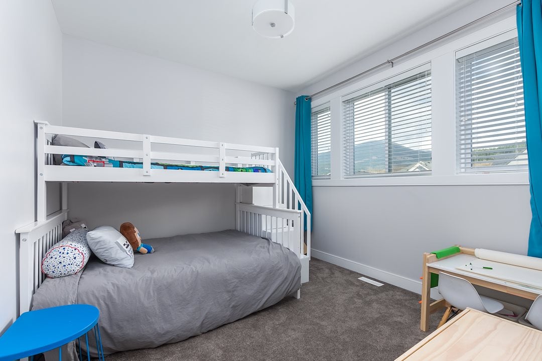 39217 Falcon Cres