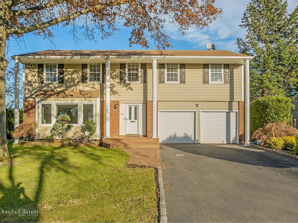 60 Carriage Rd