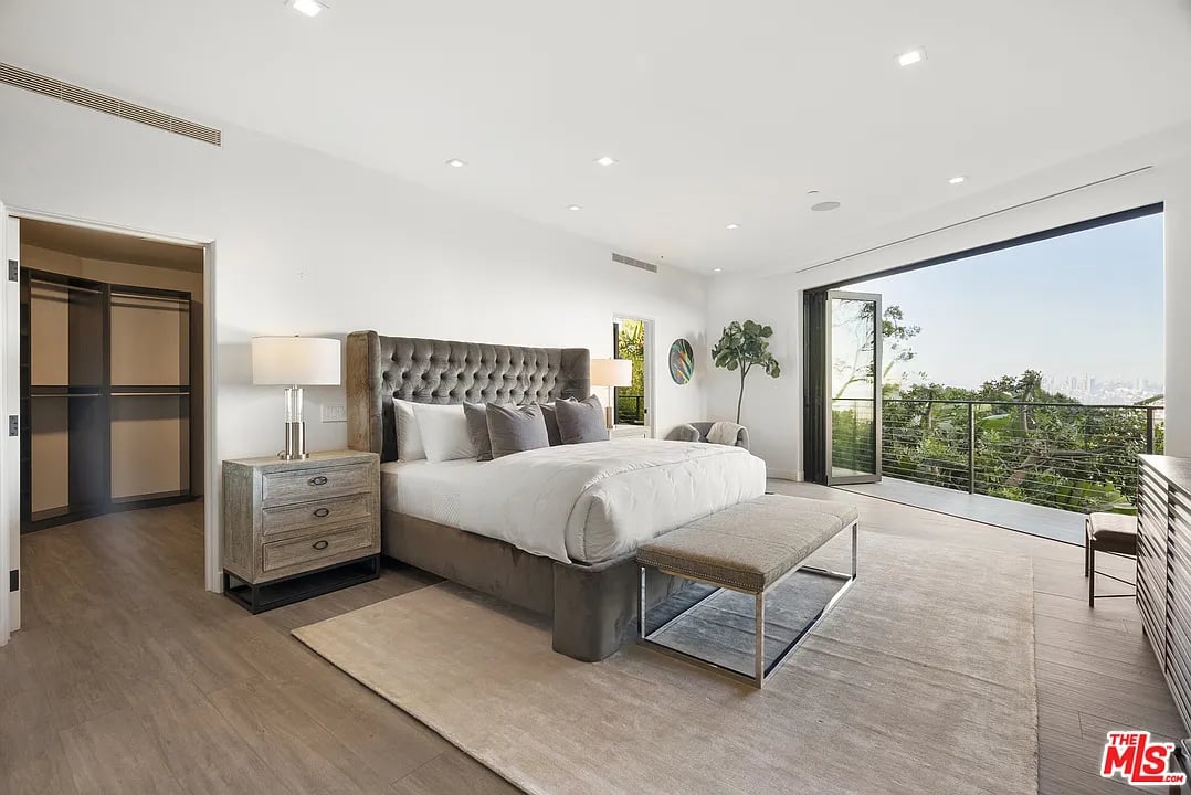 8130 W Laurel View Dr