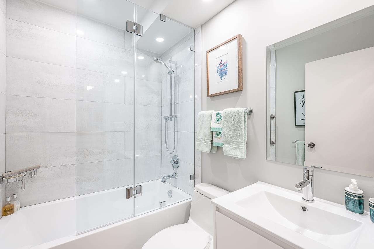 2343 Bellevue Ave