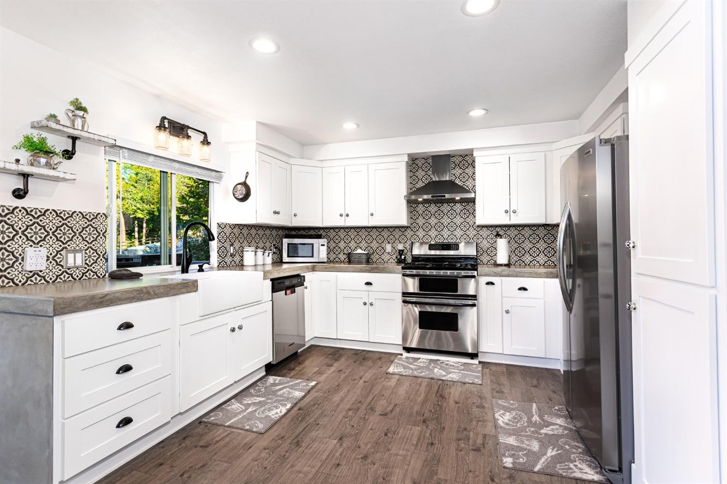 24379 San Moritz