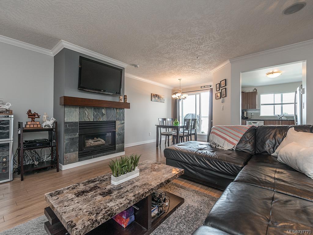 206-649 Bay St
