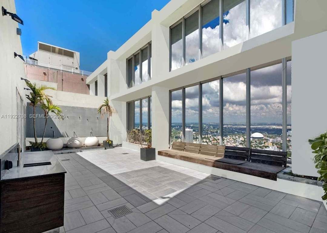 465 Brickell Ave #5701