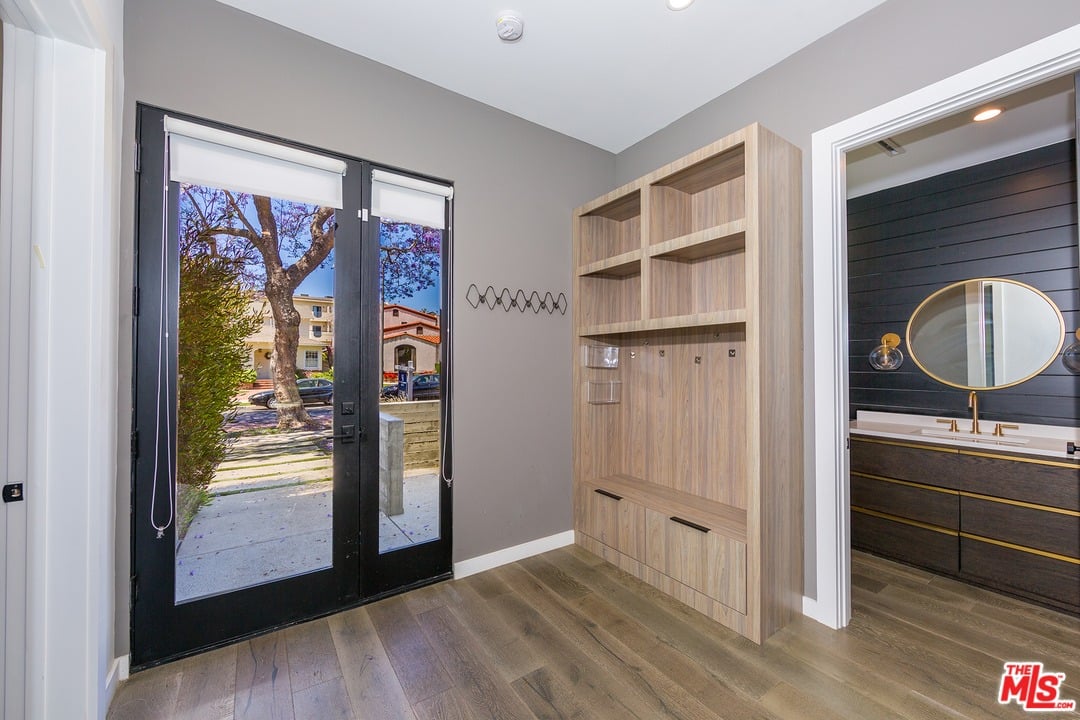 2546 Wellesley Ave