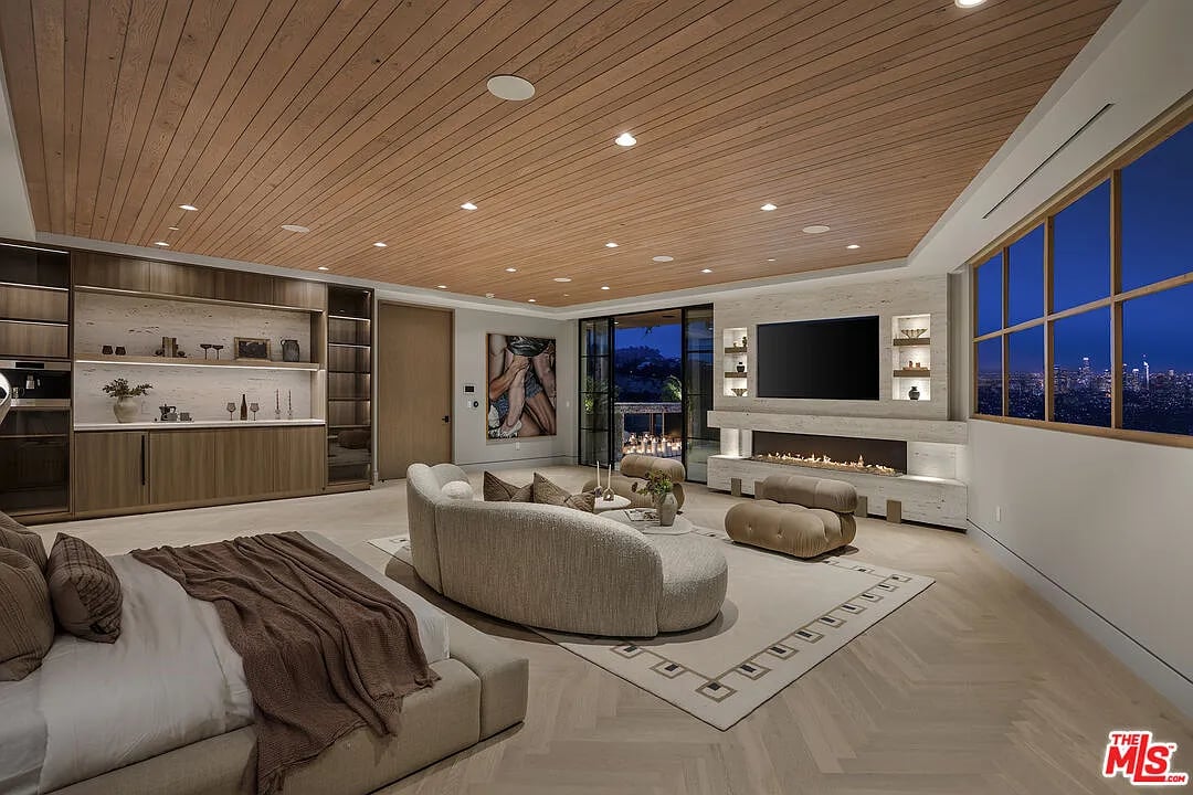 1360 Laurel Way